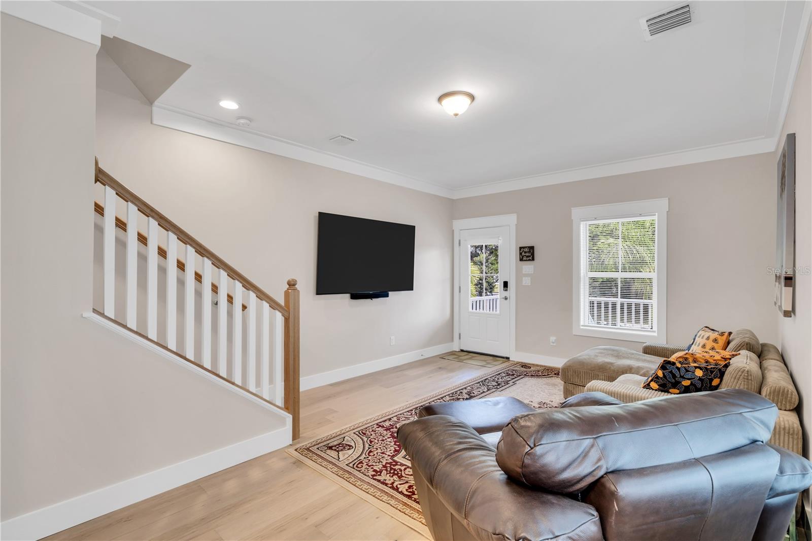 340 6th St E Property Photo 13
