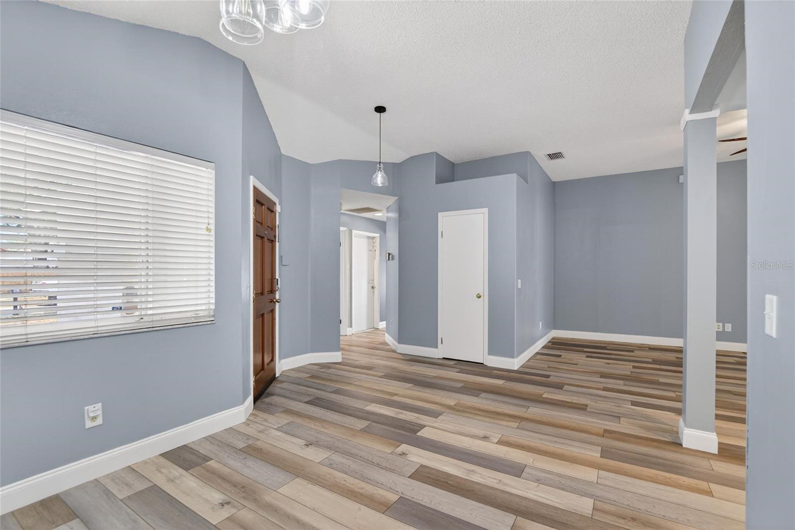 305 Sand Ridge Dr Property Photo 4
