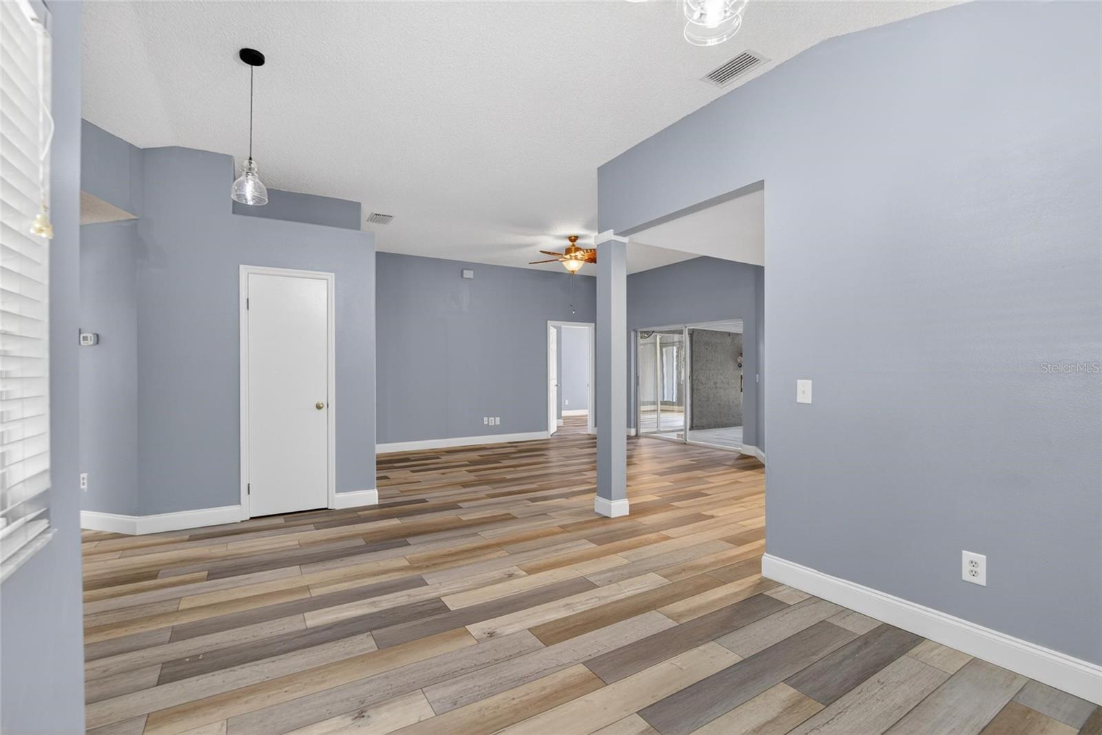 305 Sand Ridge Dr Property Photo 6