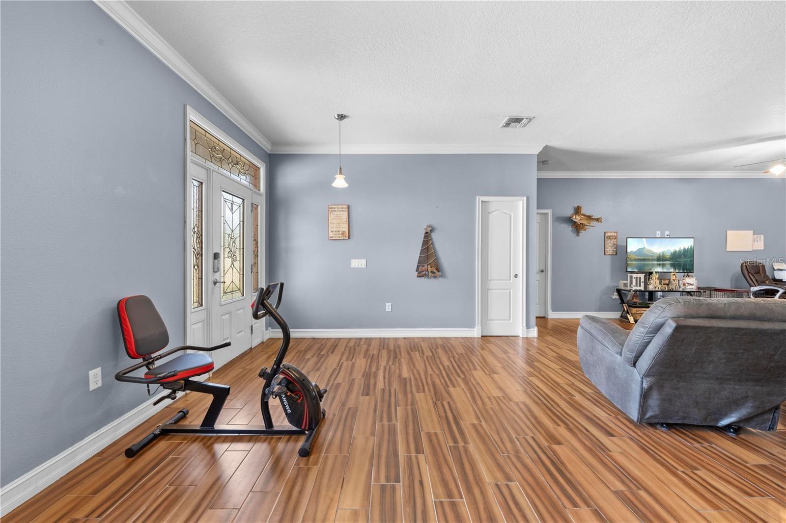 13040 Quigley Ave Property Photo 16