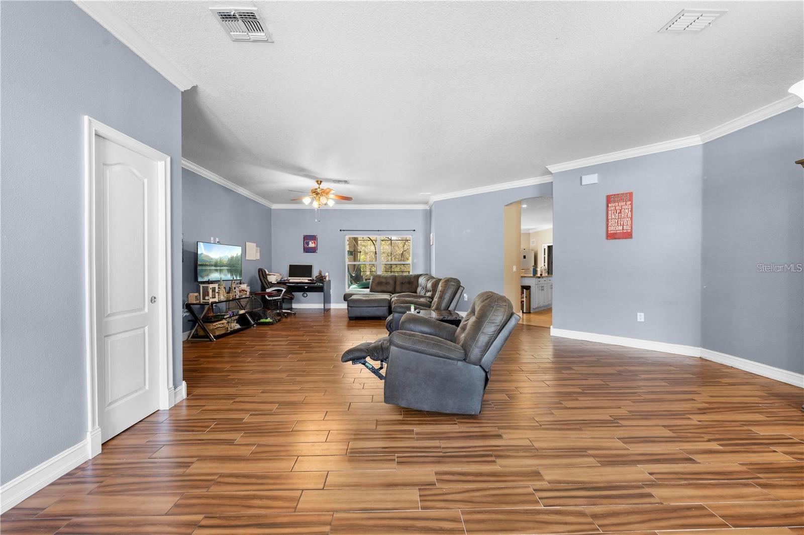 13040 Quigley Ave Property Photo 17