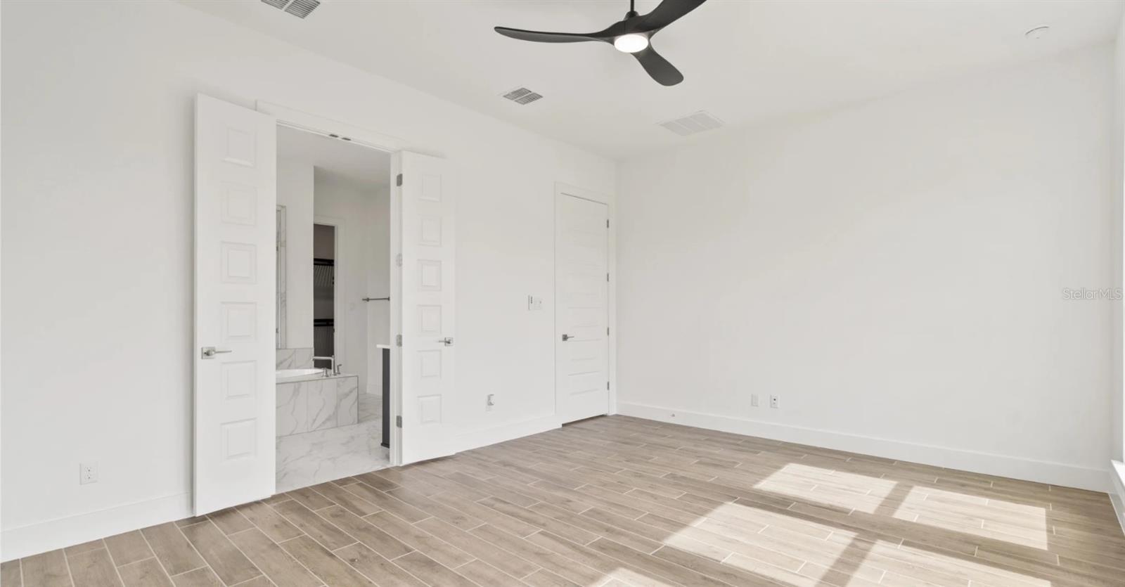 7910 Bon Air Way Property Photo 5