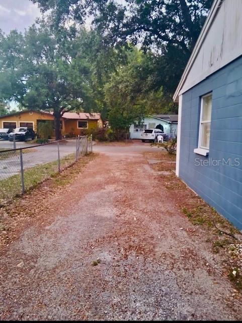 1907 E Emma St Property Photo 13