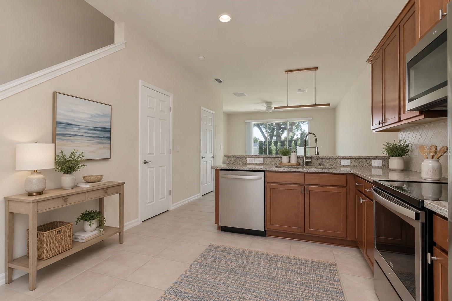 5368 Sylvester Loop Property Photo 4