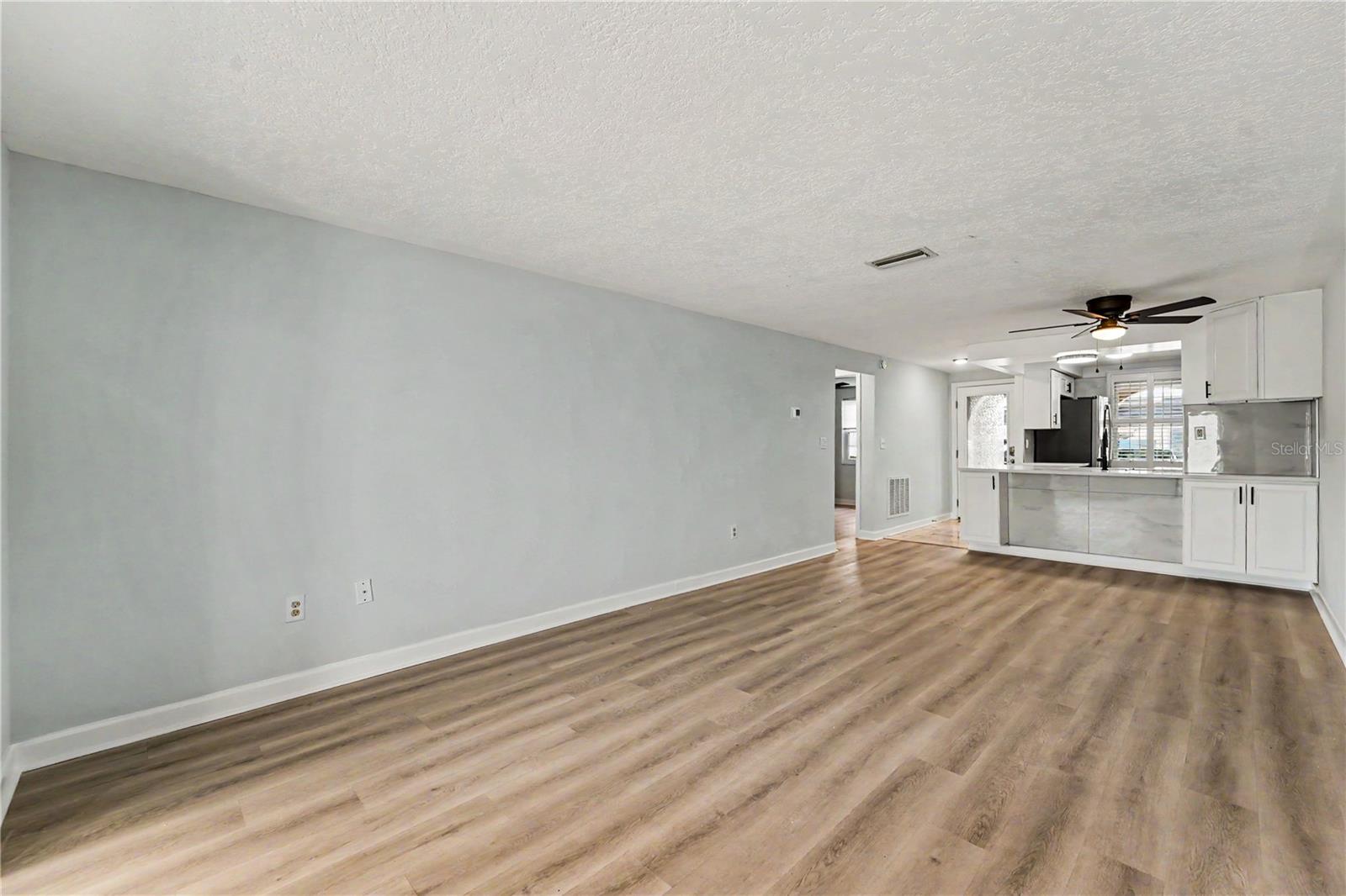 4247 Stratford Dr Property Photo 3