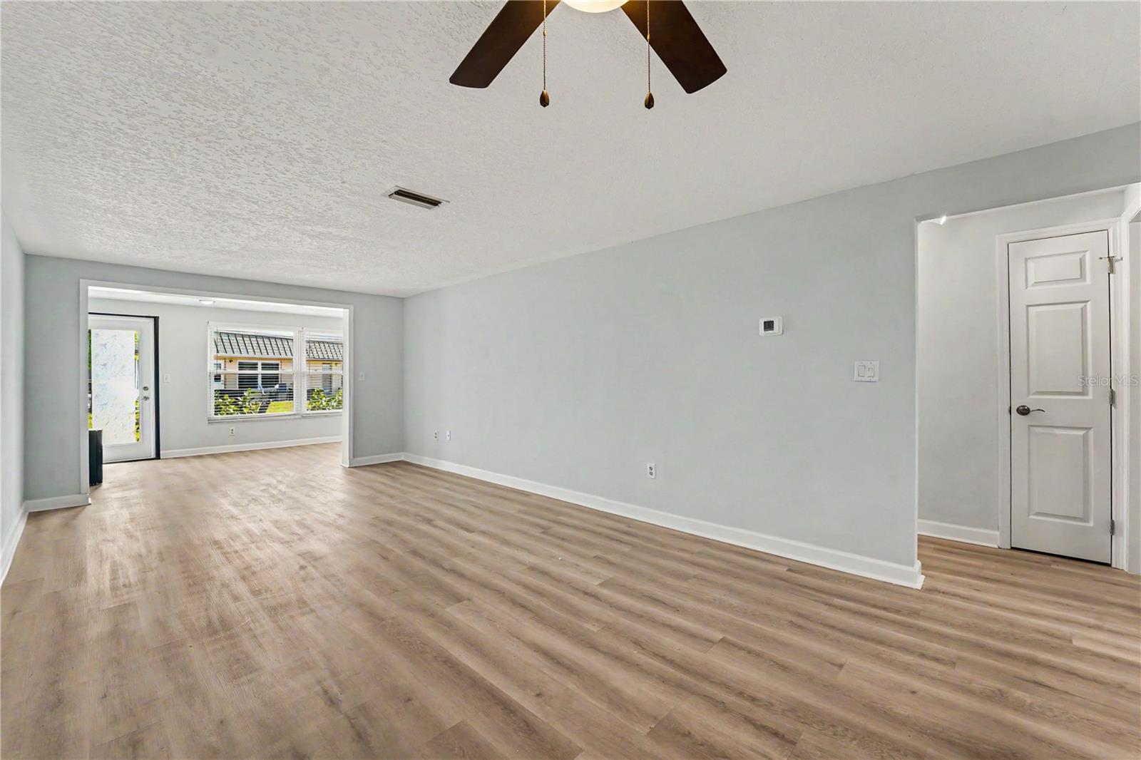 4247 Stratford Dr Property Photo 6