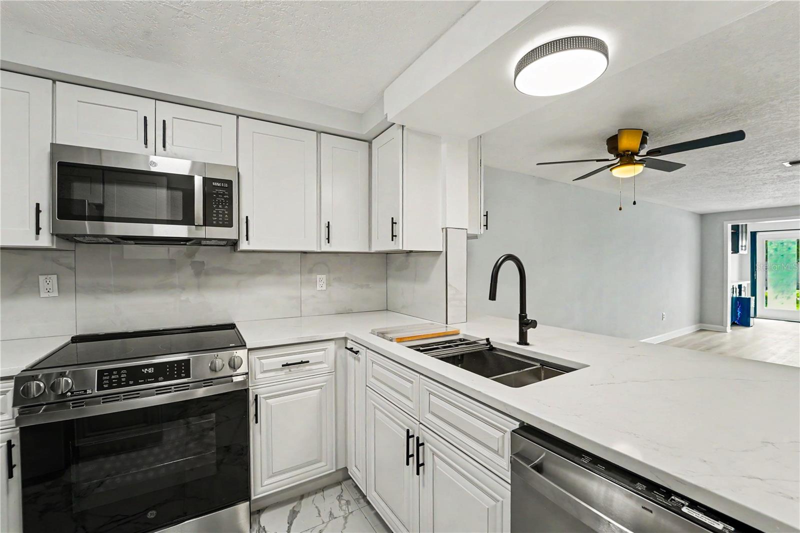 4247 Stratford Dr Property Photo 8