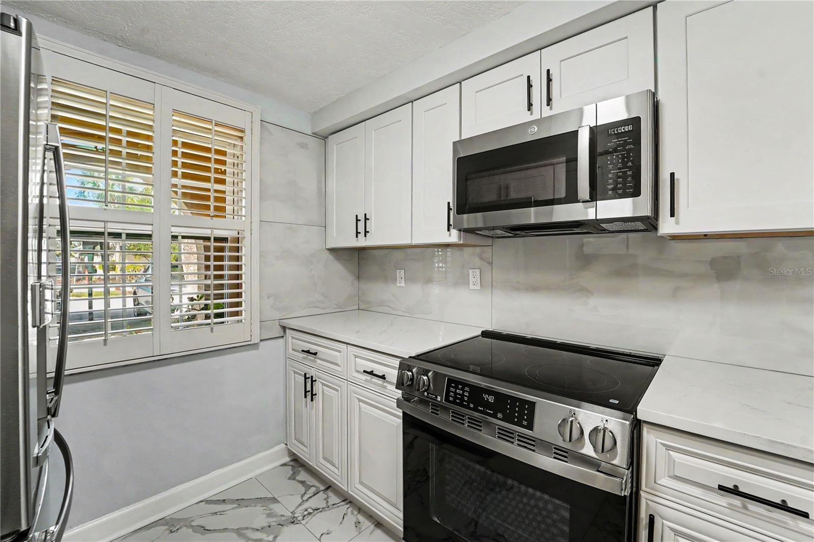 4247 Stratford Dr Property Photo 9