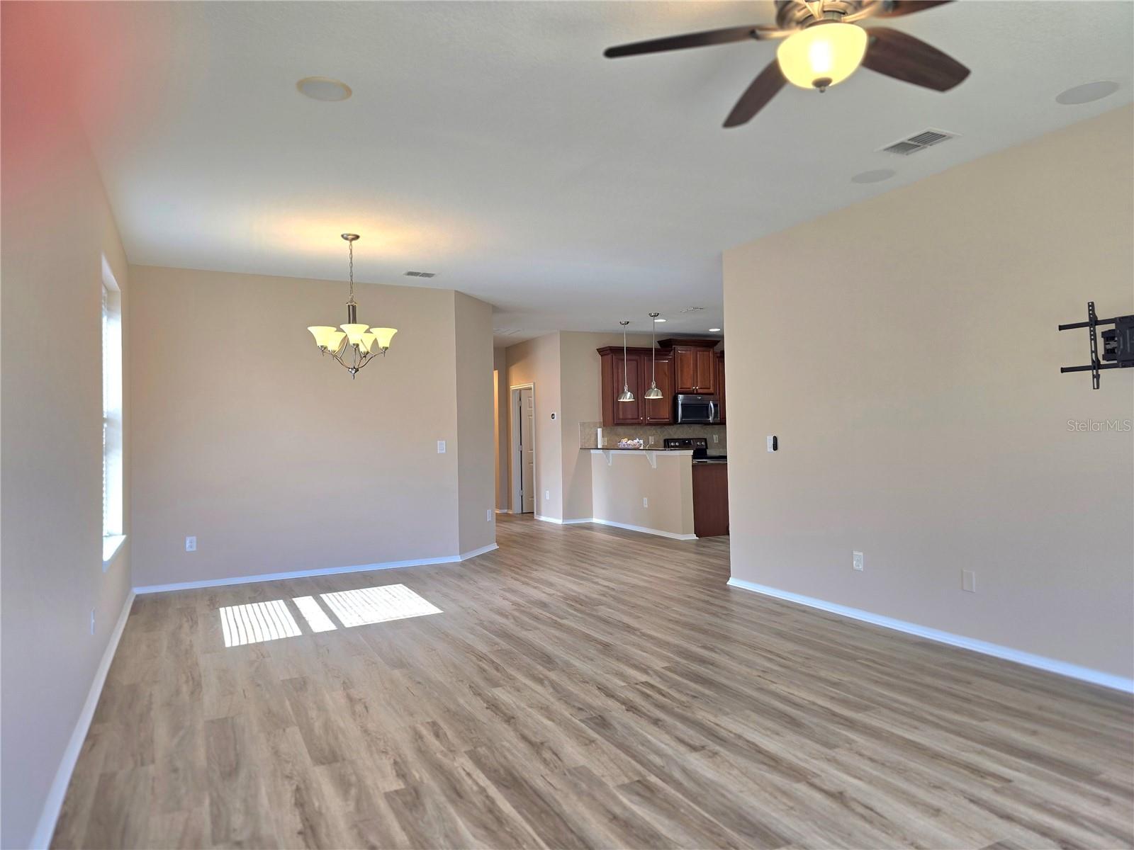 5646 Sunset Falls Dr Property Photo 5