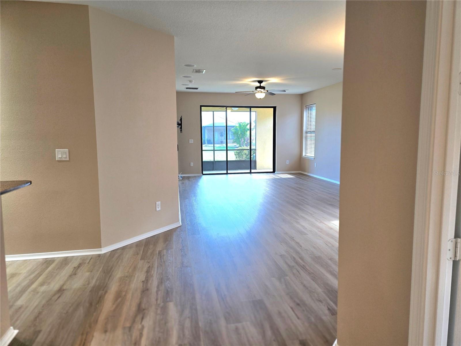 5646 Sunset Falls Dr Property Photo 9