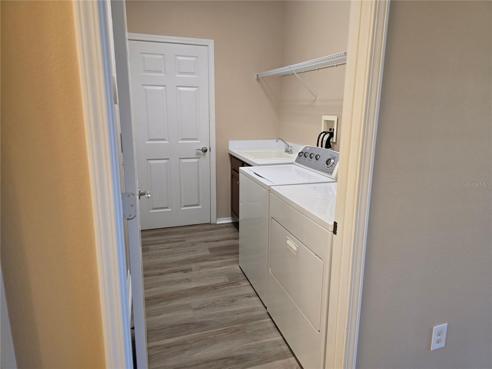 5646 Sunset Falls Dr Property Photo 10