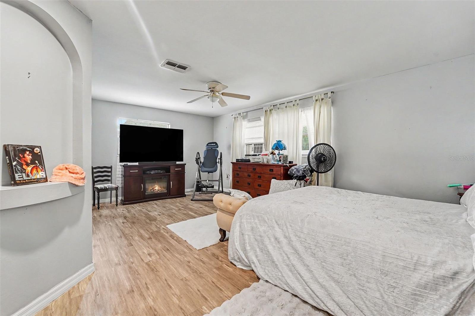 13020 Sugar Creek Blvd Property Photo 16
