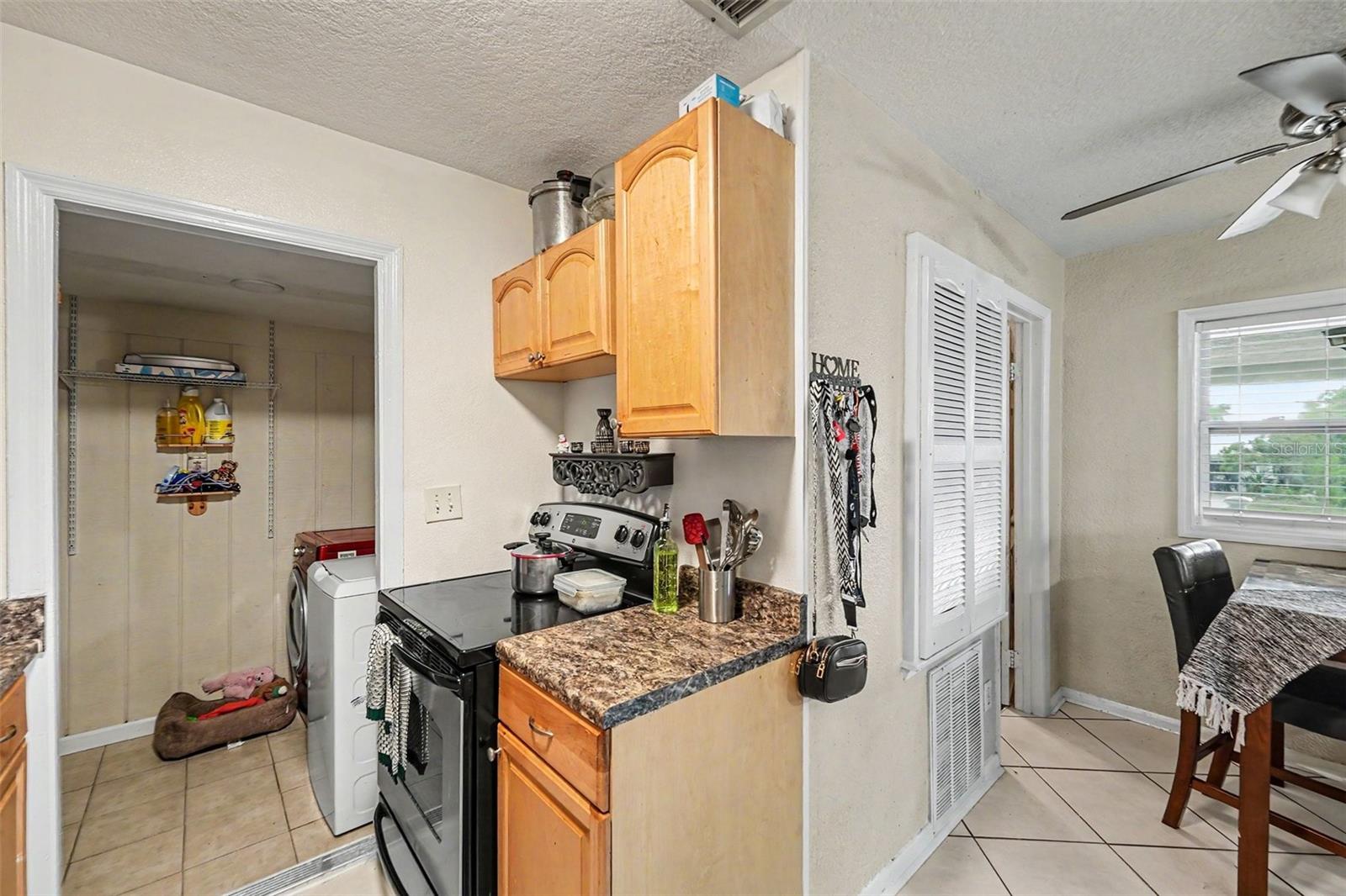 1464 Druid Rd E Property Photo 10