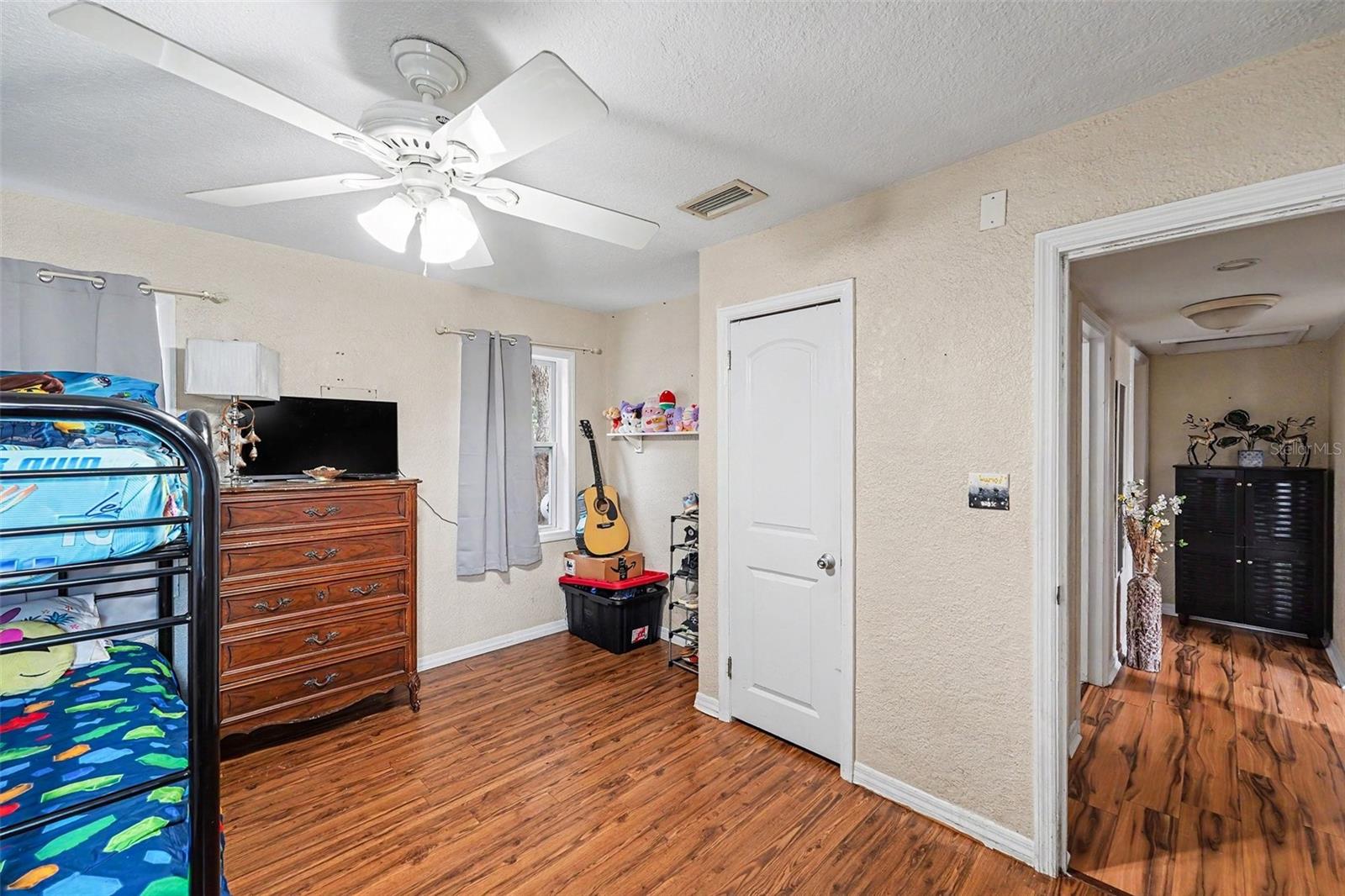 1464 Druid Rd E Property Photo 17