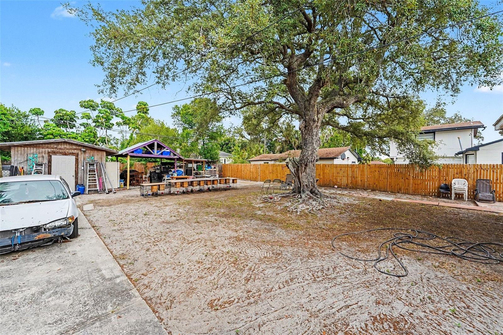 1464 Druid Rd E Property Photo 25