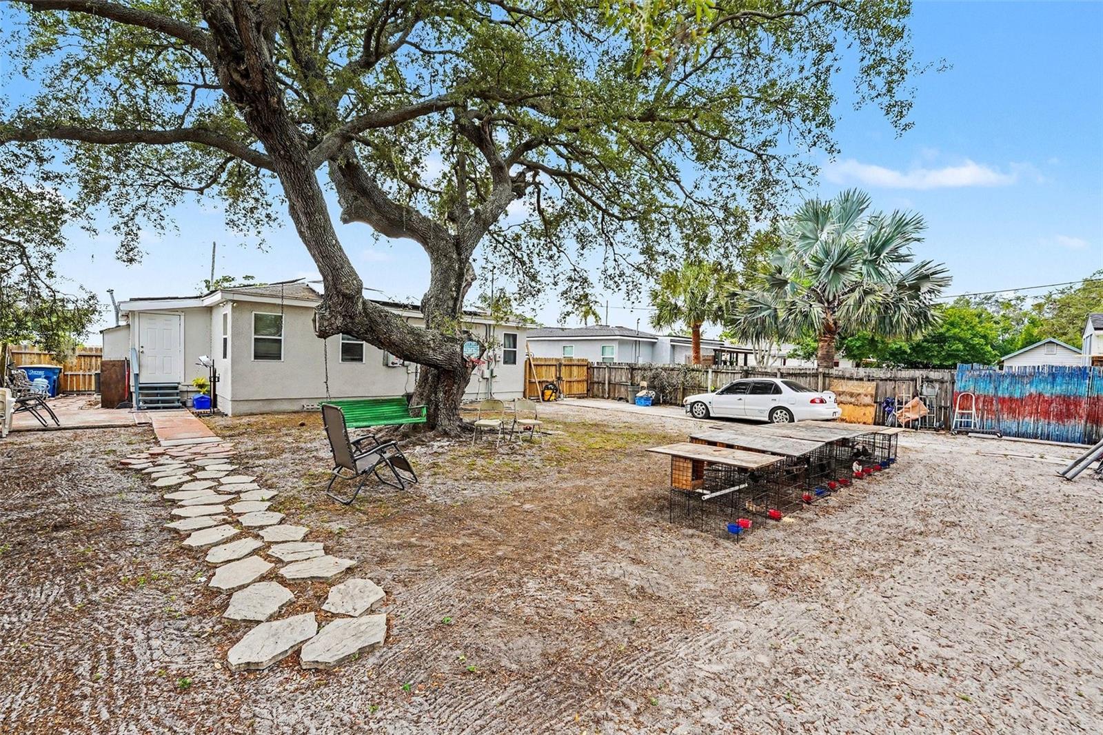 1464 Druid Rd E Property Photo 26