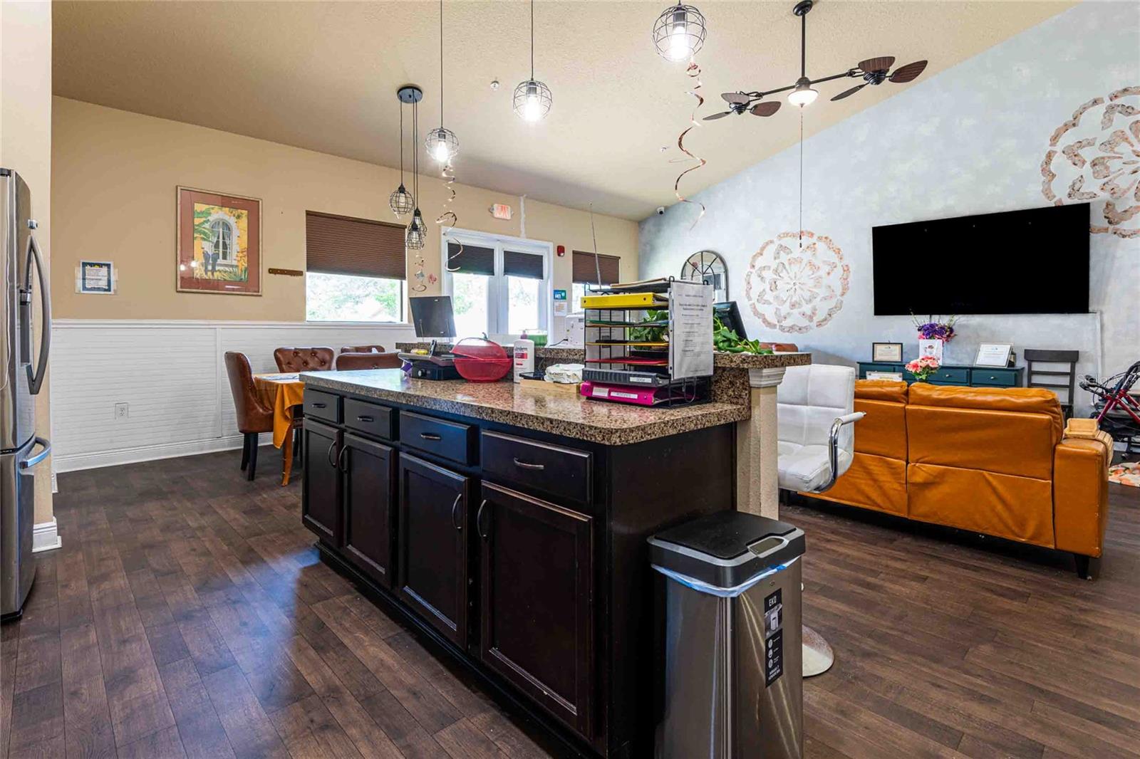 TB8505564 Property Photo 13