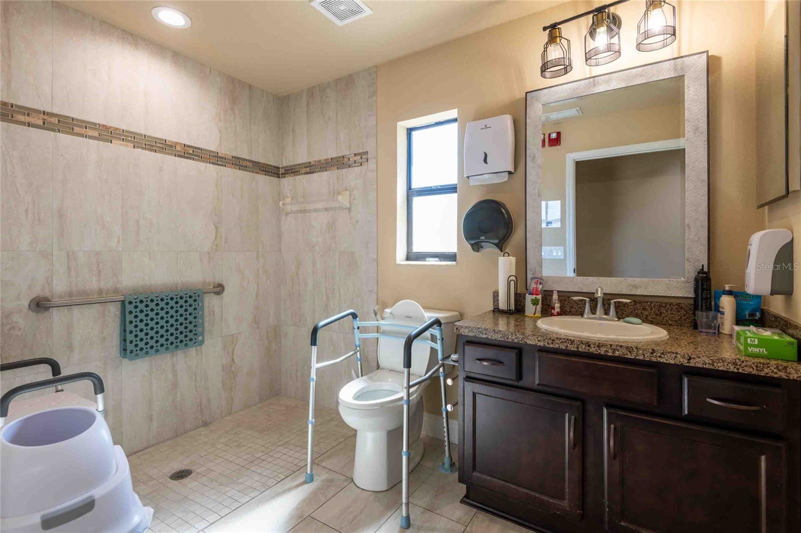 TB8505564 Property Photo 15