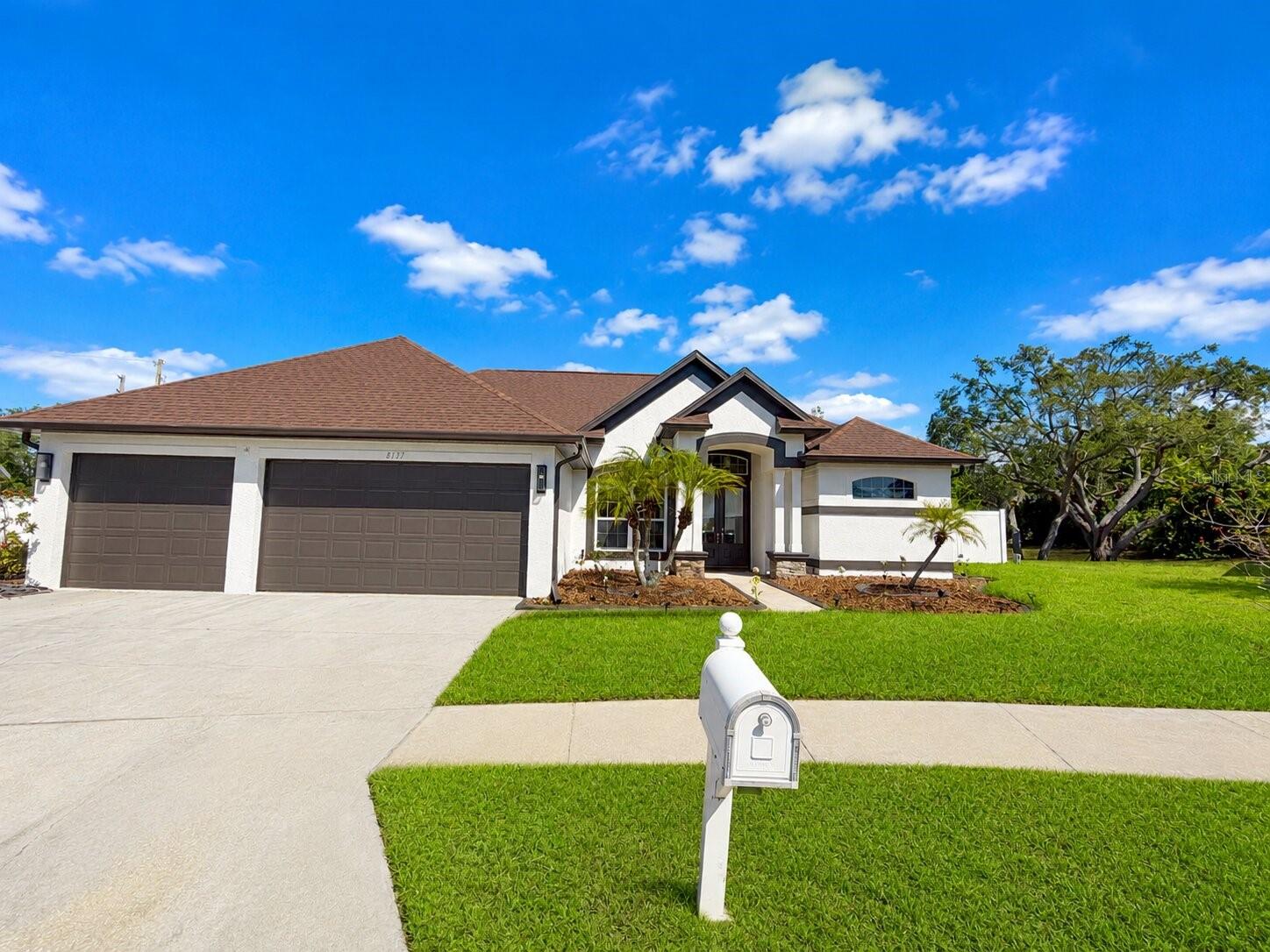 8137 Golden Bear Loop Property Photo 1