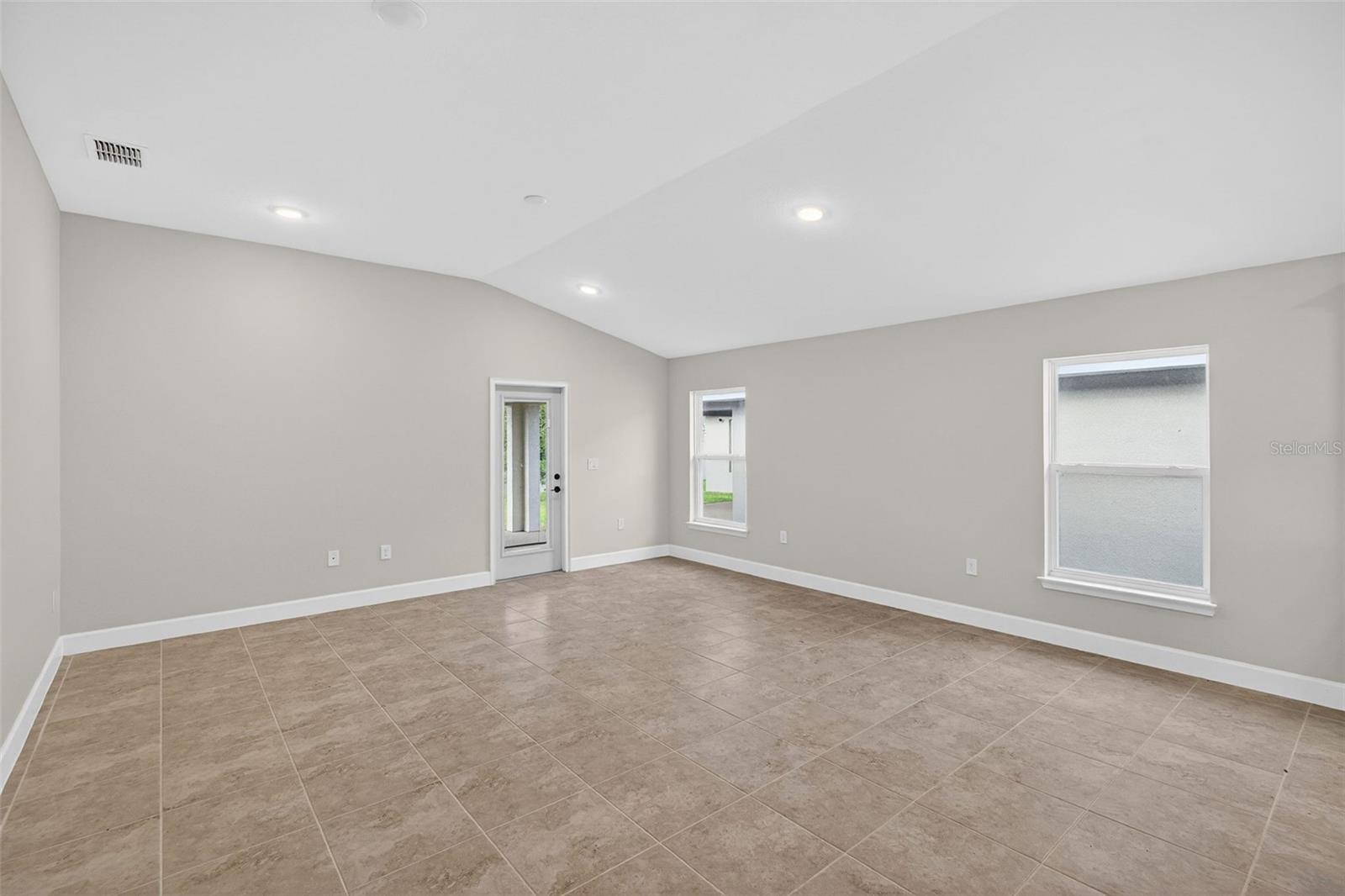 683 Tanaro Ln Property Photo 6