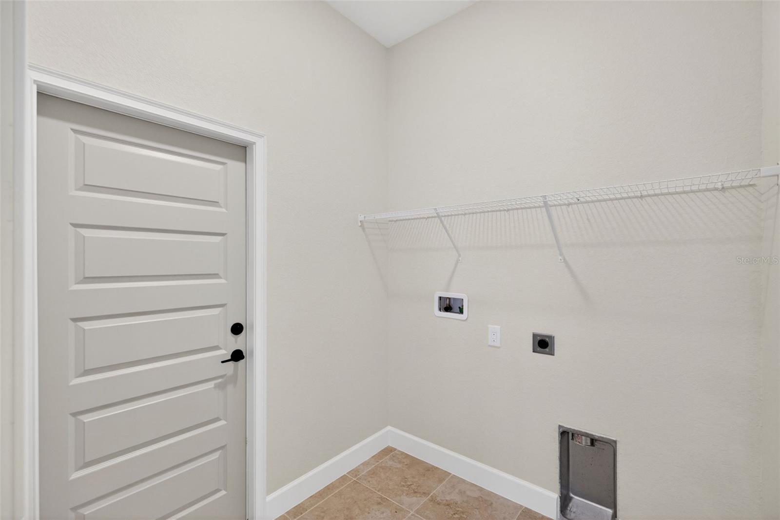 683 Tanaro Ln Property Photo 17