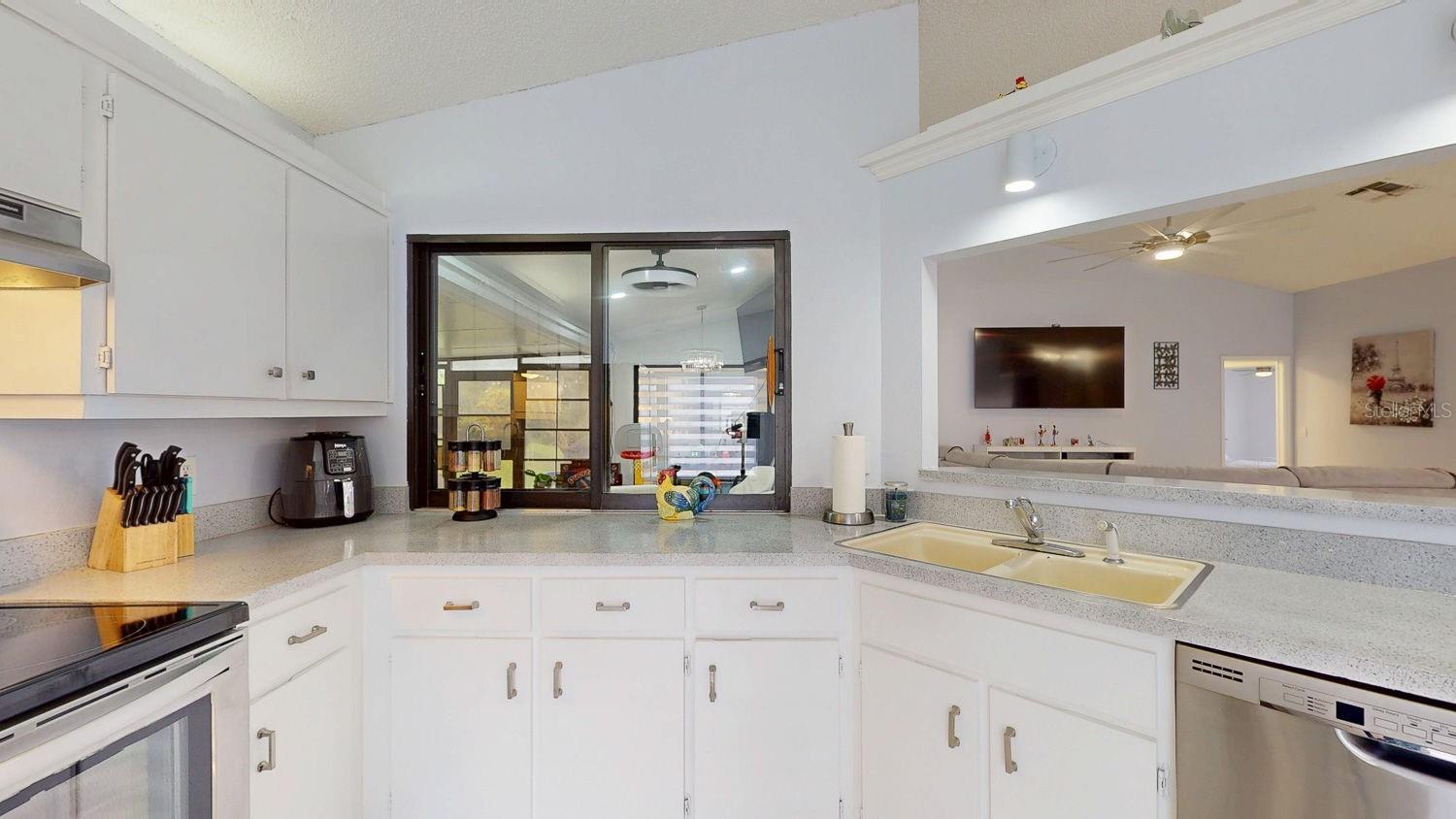 8141 Golf Club Ct Property Photo 13