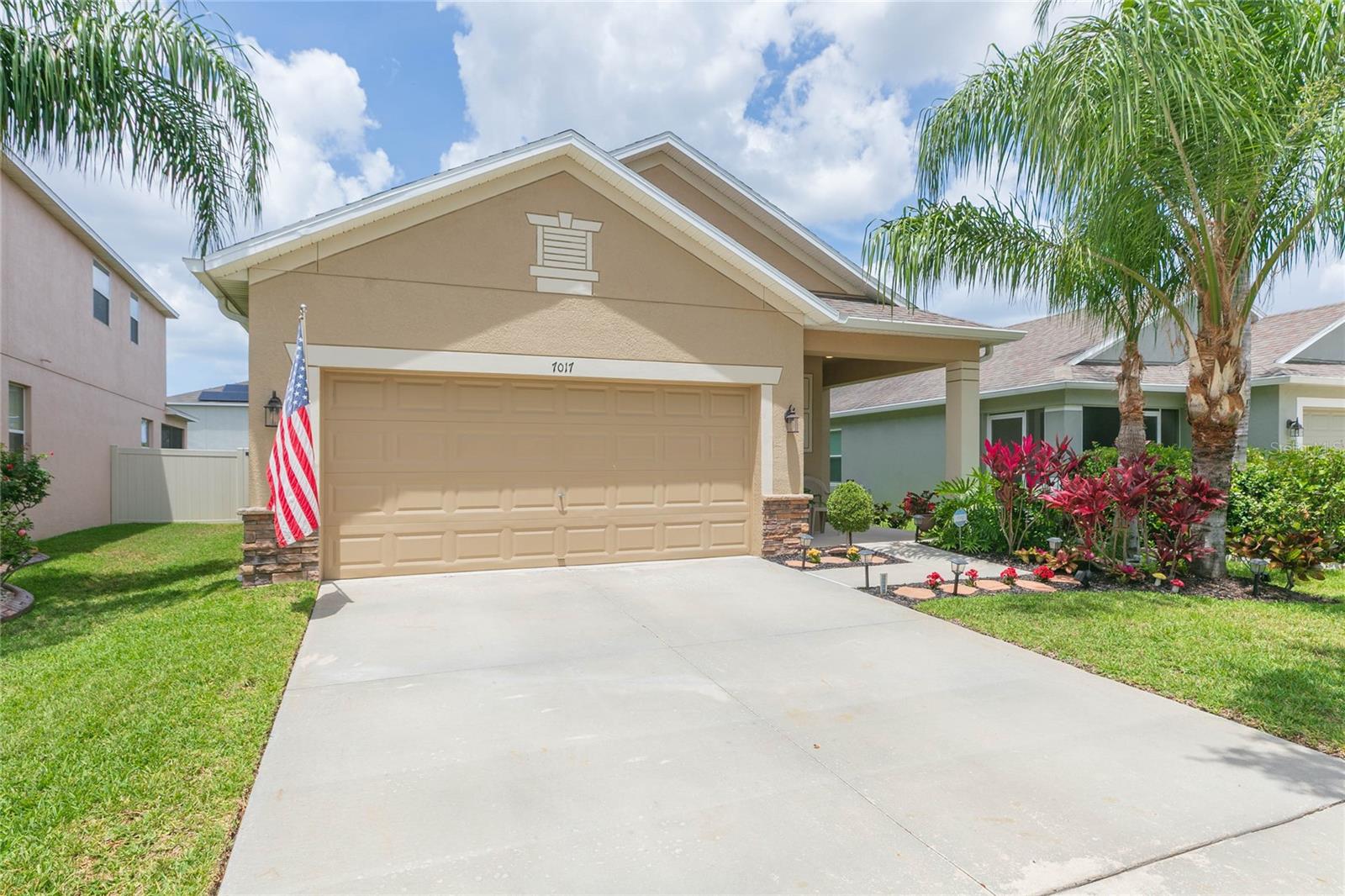 7017 Feather Wood Dr Property Photo 3