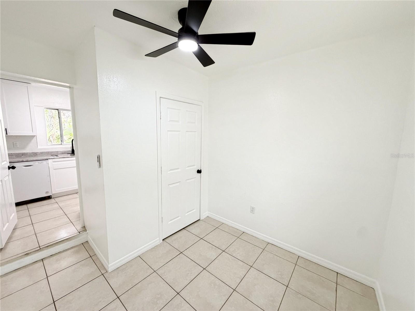 3916 E Genesee St Property Photo 3
