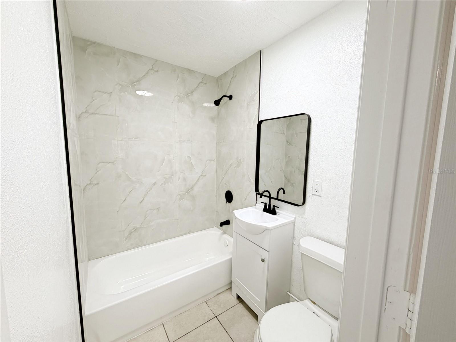 3916 E Genesee St Property Photo 6