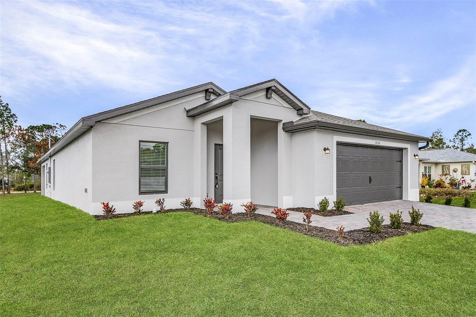 TB8505835 Property Photo 2