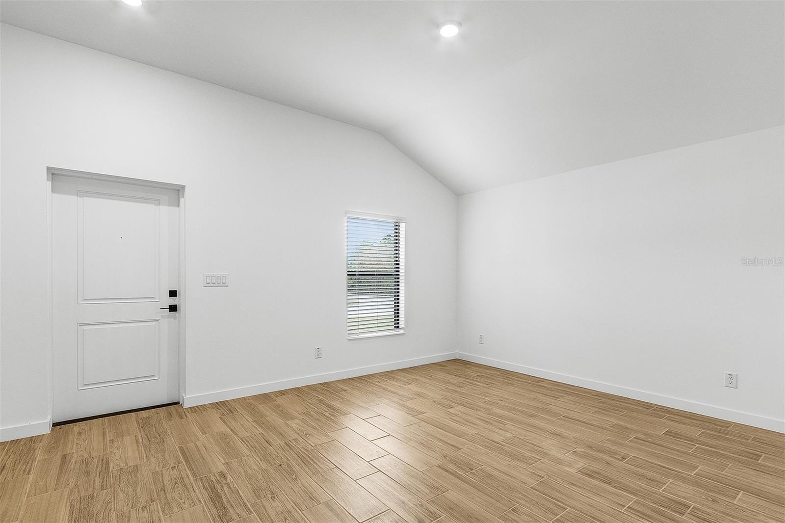 TB8505835 Property Photo 4