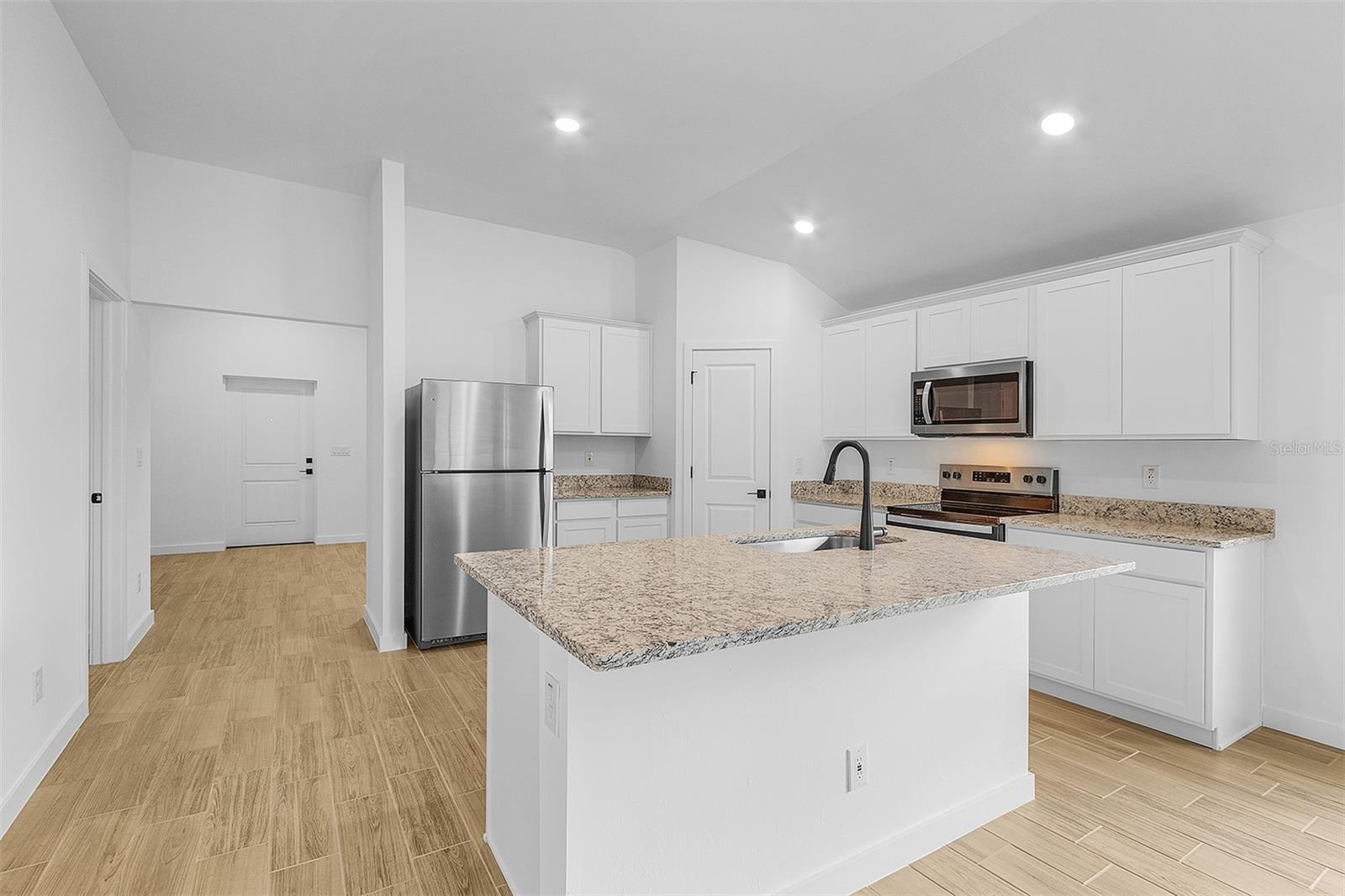 TB8505835 Property Photo 7