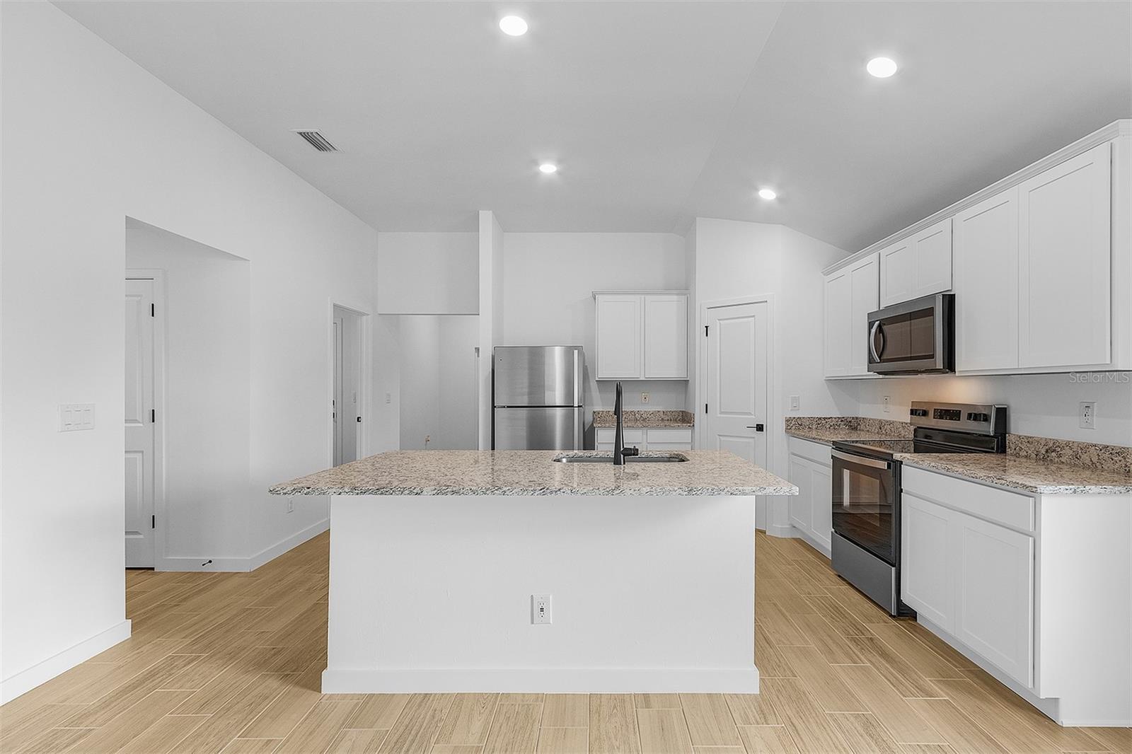 TB8505835 Property Photo 8