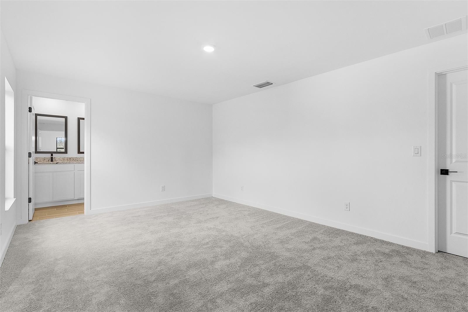 TB8505835 Property Photo 10