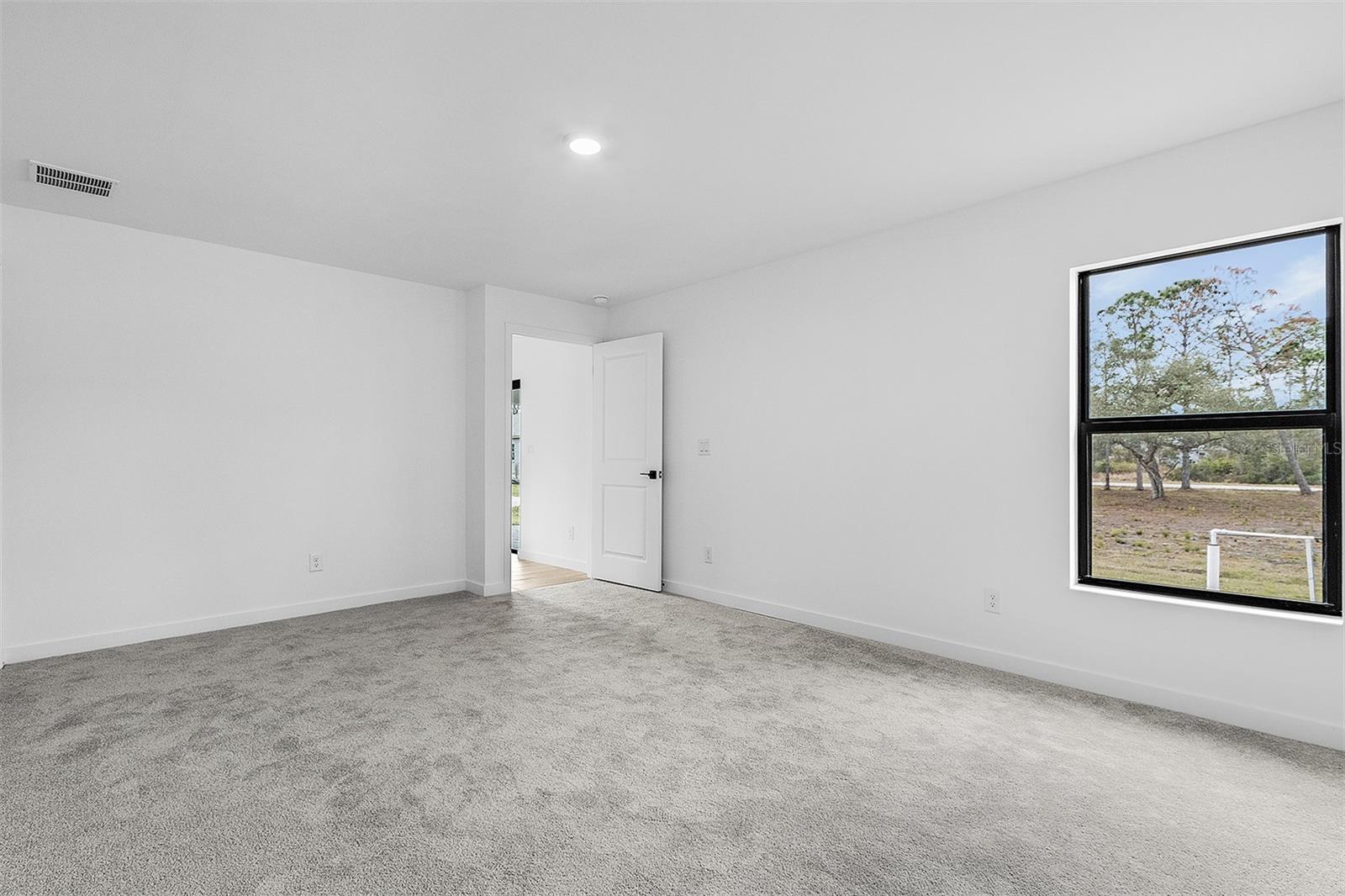 TB8505835 Property Photo 11