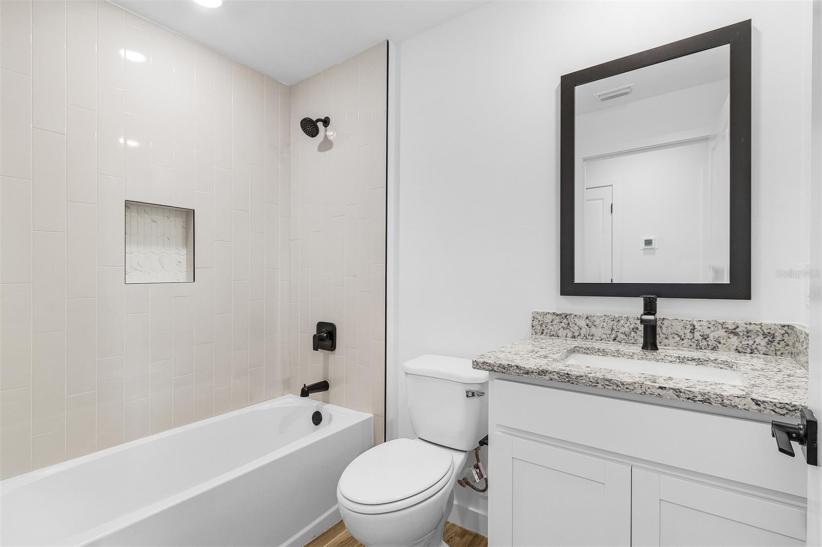 TB8505835 Property Photo 16