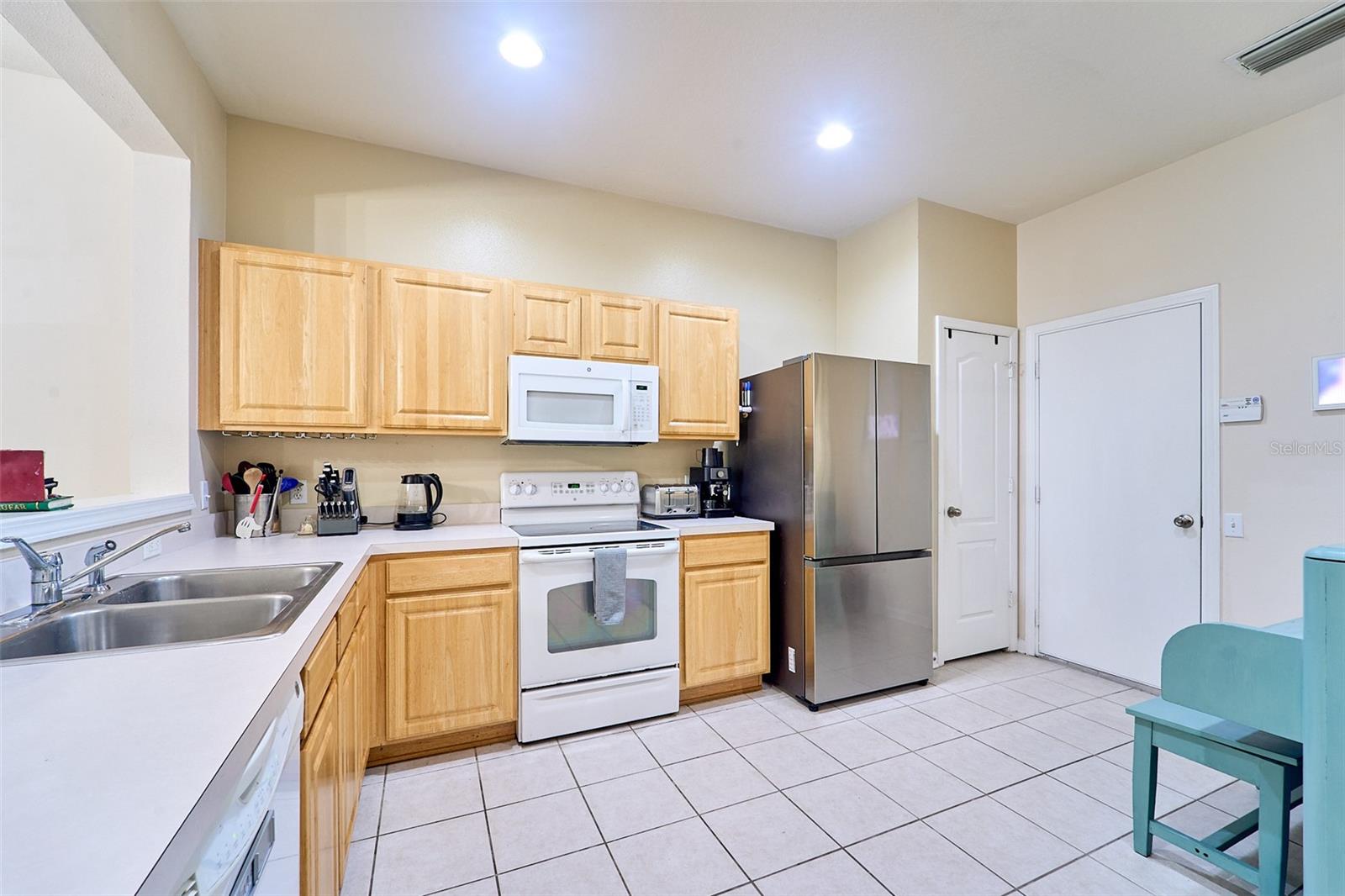 5014 Pond Ridge Rd Property Photo 2