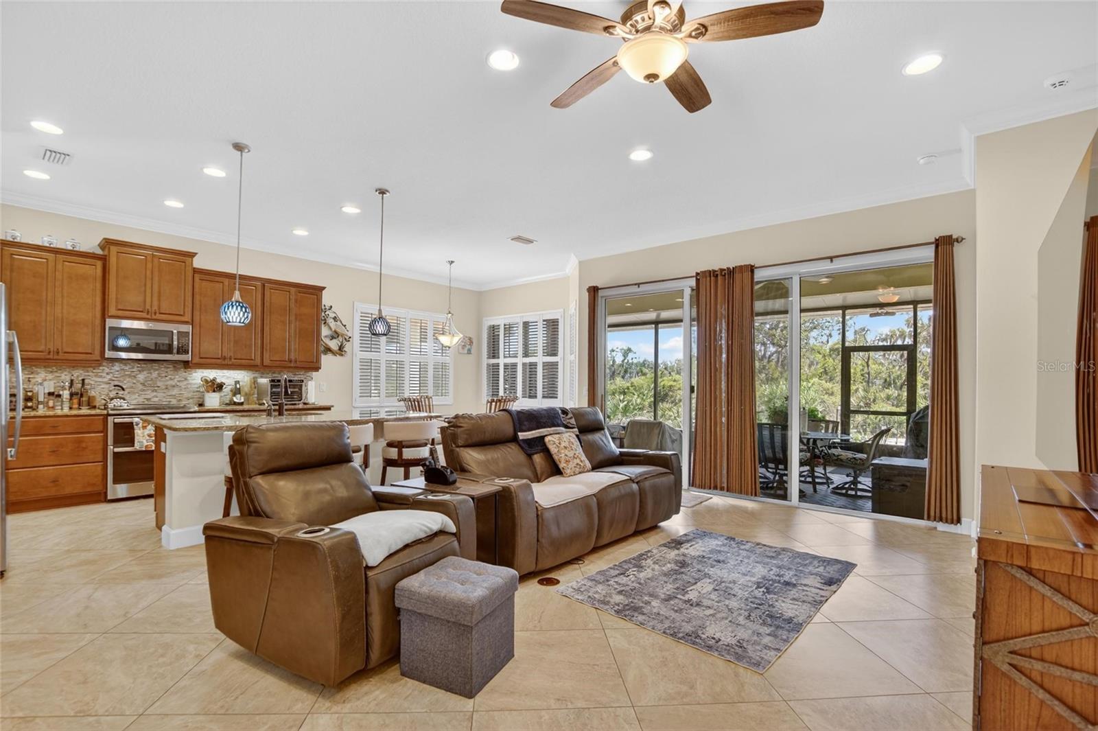 1525 Emerald Dunes Dr Property Photo 12