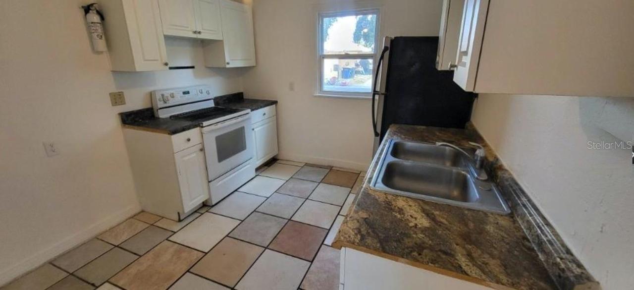 912 Engman St Property Photo 4