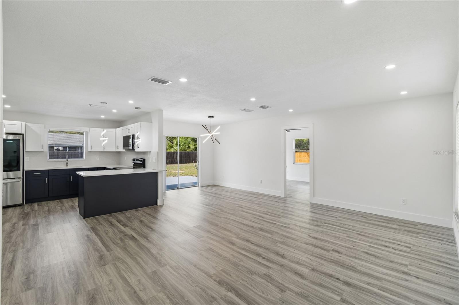 9015 Forest Oaks Blvd Property Photo 12