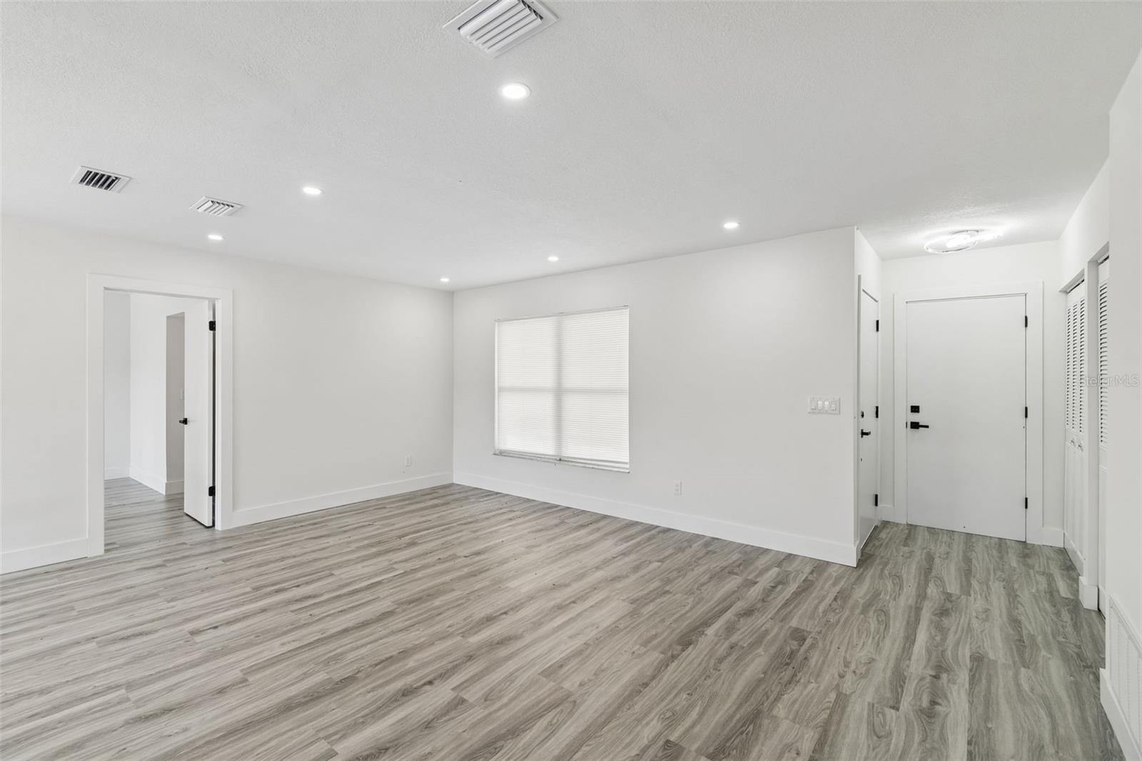 9015 Forest Oaks Blvd Property Photo 13