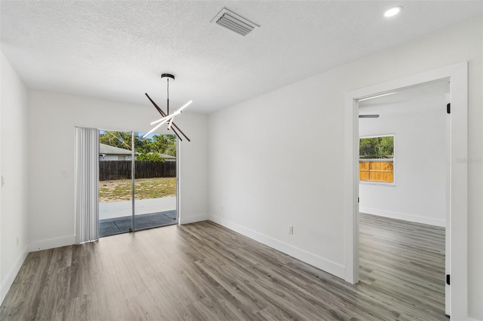 9015 Forest Oaks Blvd Property Photo 17