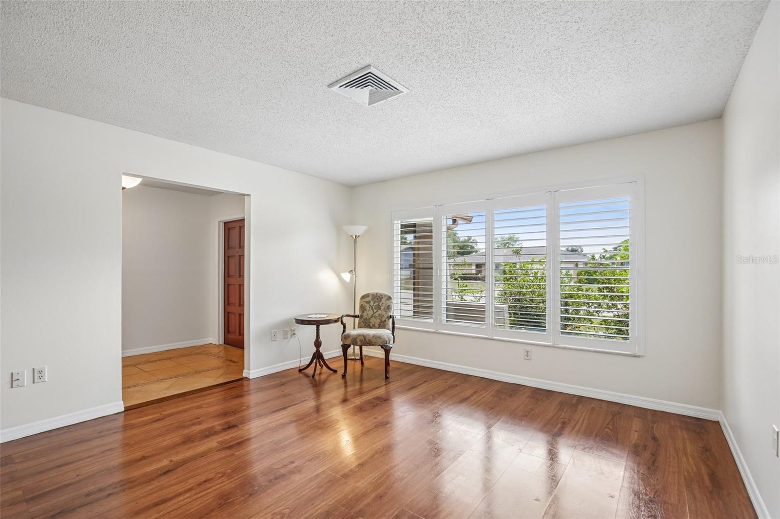 4541 Charing Cross Rd Property Photo 5
