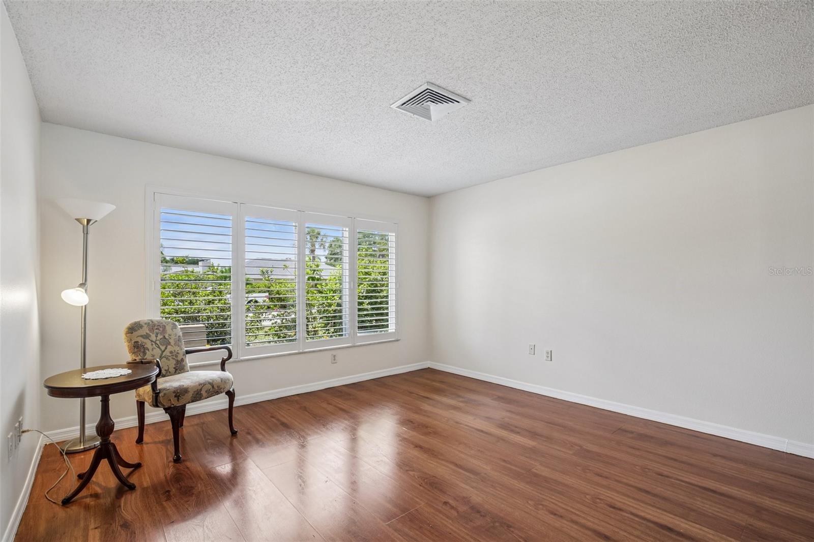 4541 Charing Cross Rd Property Photo 6