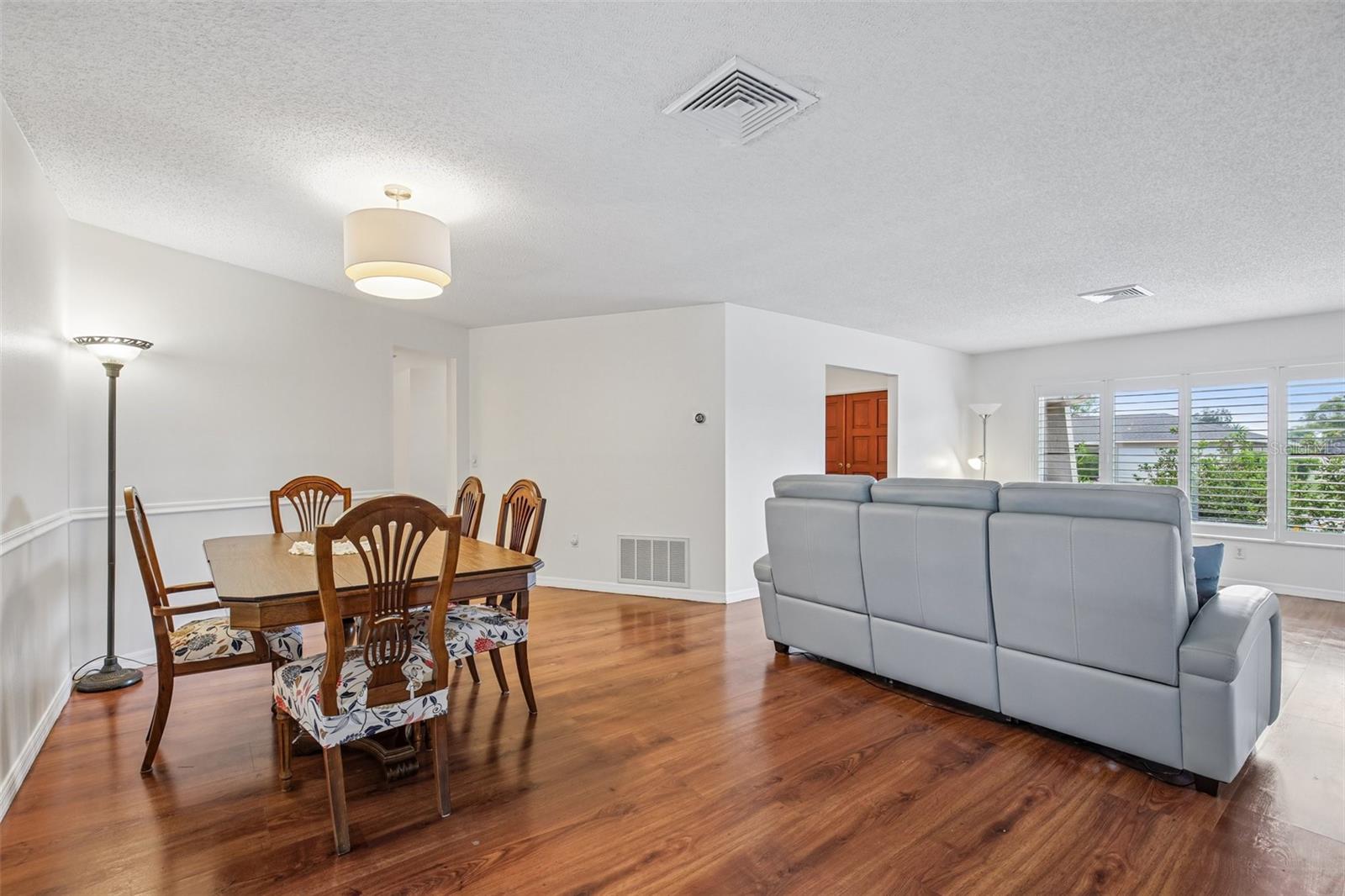 4541 Charing Cross Rd Property Photo 8