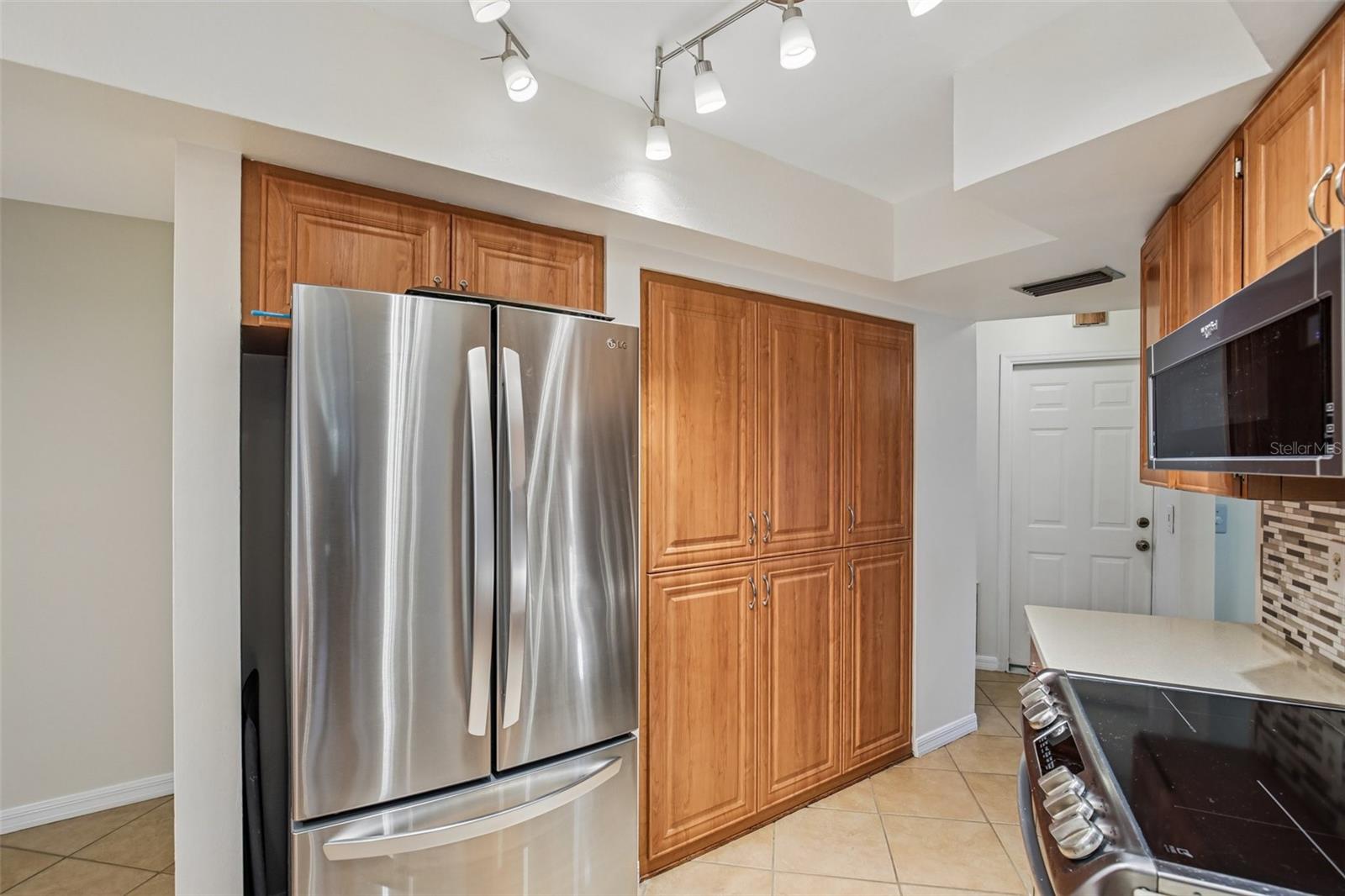 4541 Charing Cross Rd Property Photo 13