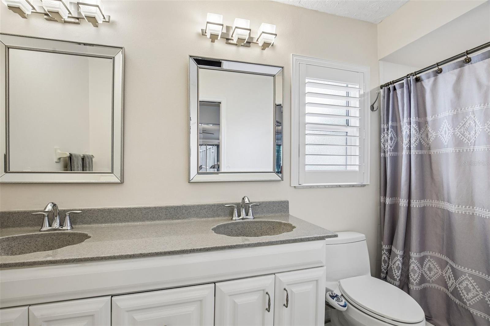 4541 Charing Cross Rd Property Photo 20