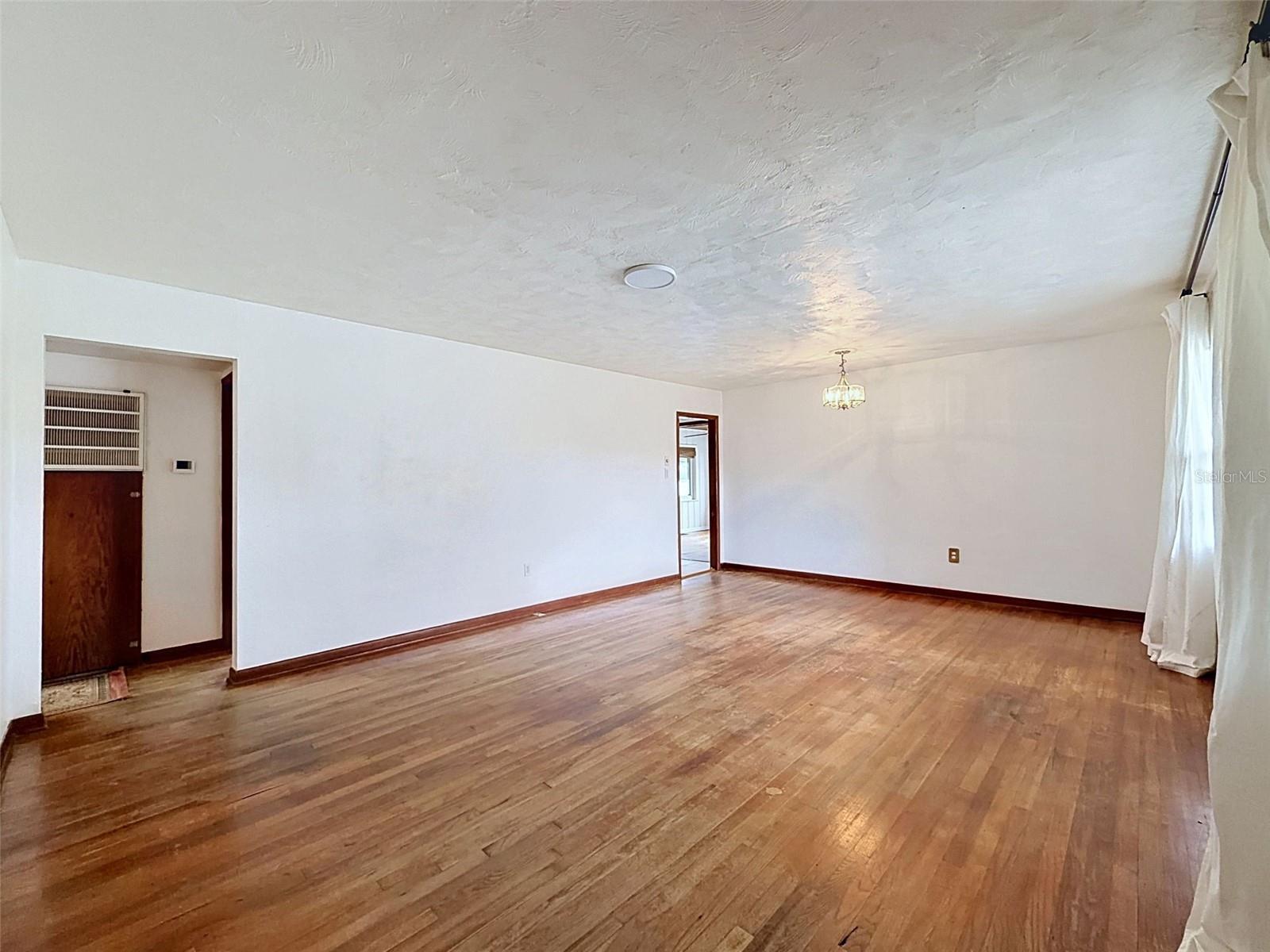 2518 W North St Property Photo 12