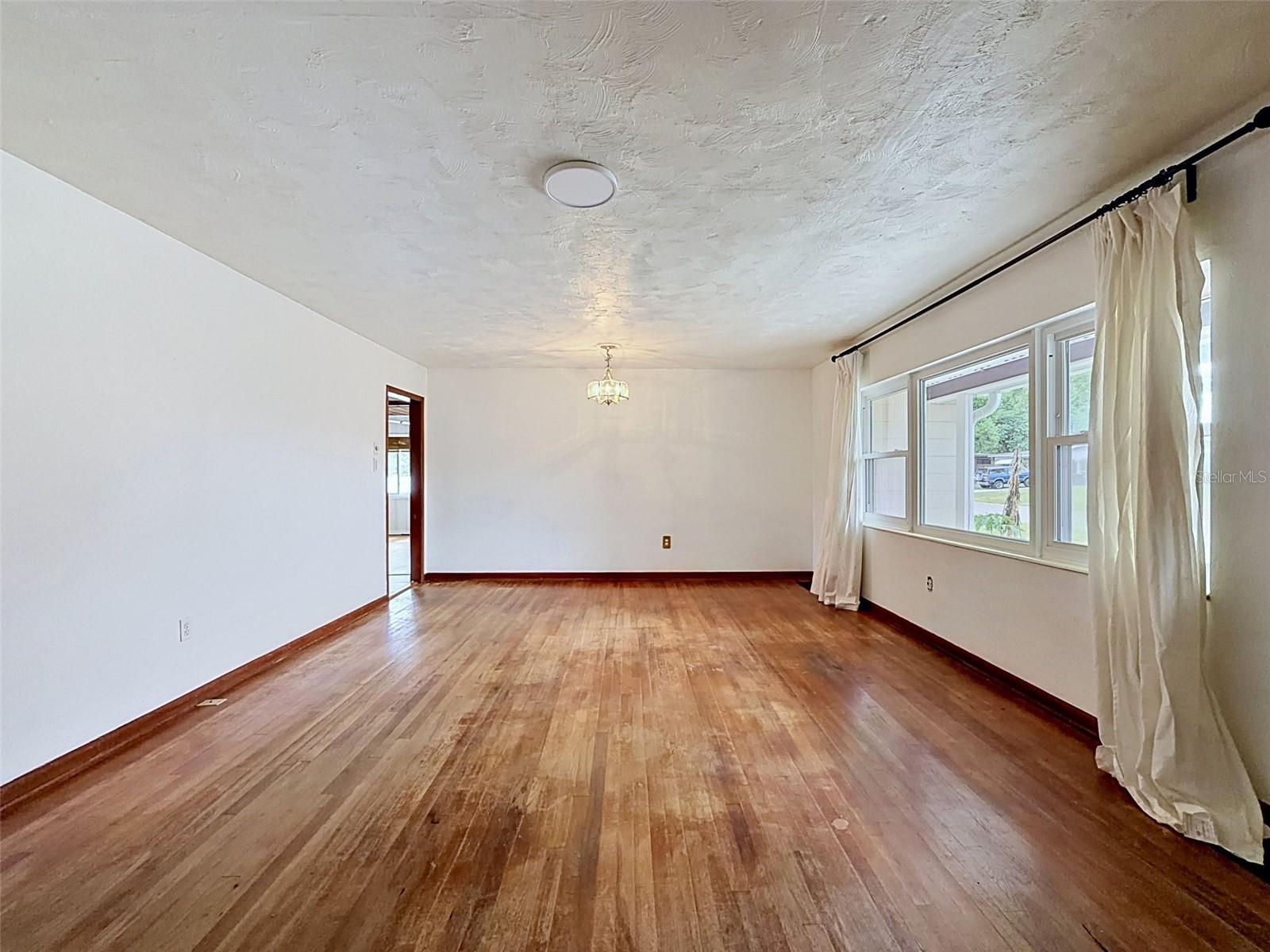 2518 W North St Property Photo 13