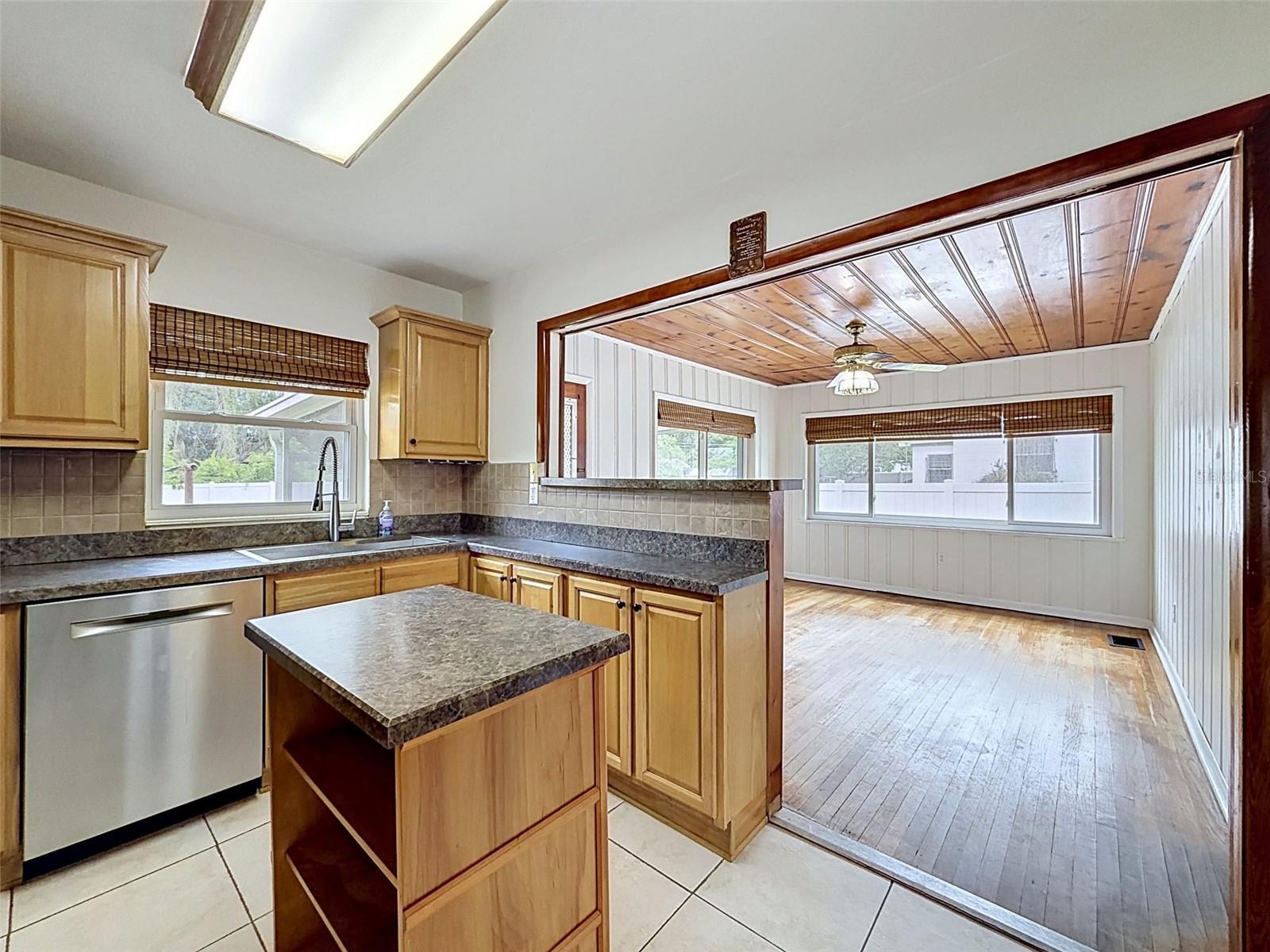 2518 W North St Property Photo 17